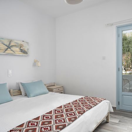 Hotel Iris Науса Екстериор снимка