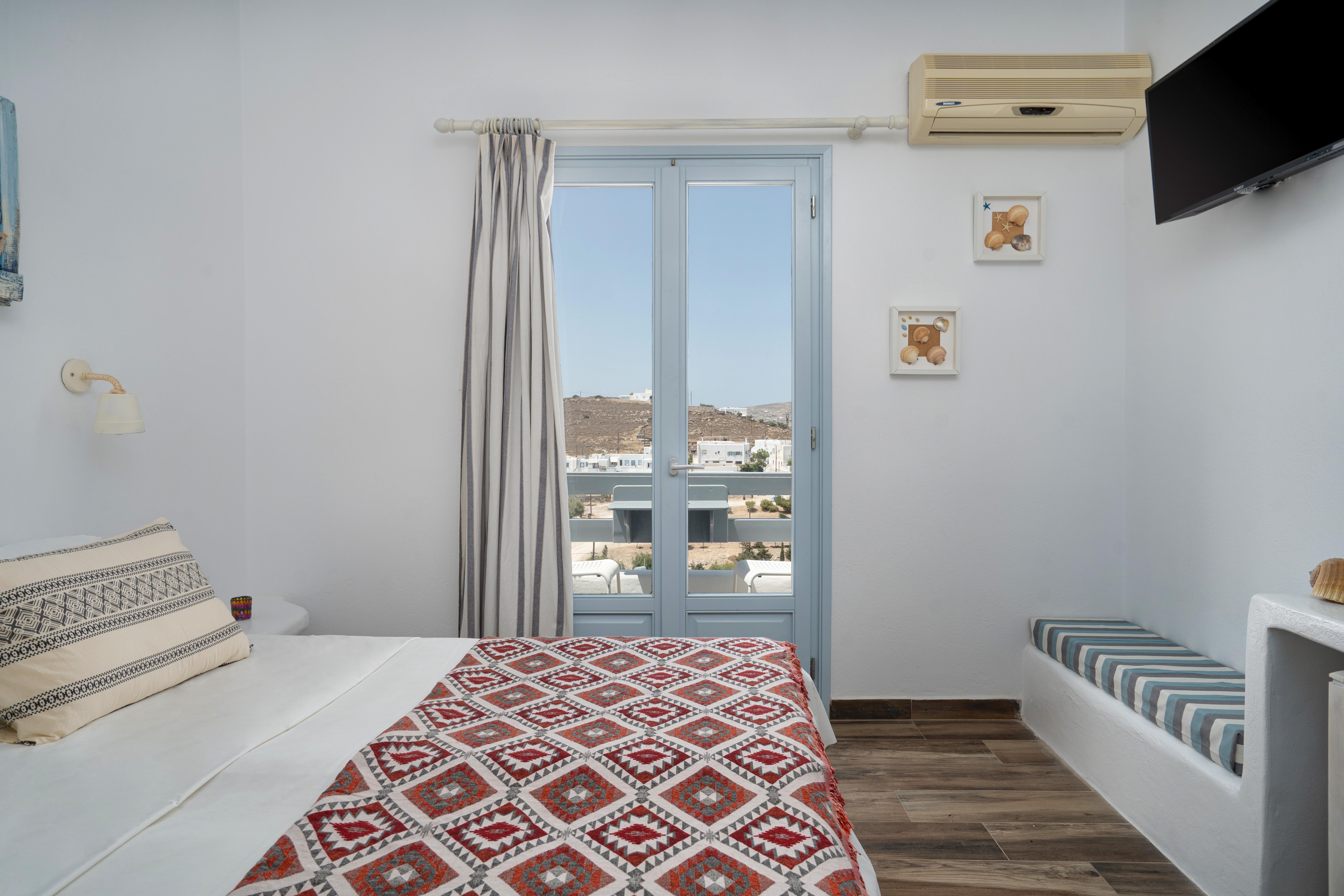 Hotel Iris Науса Екстериор снимка