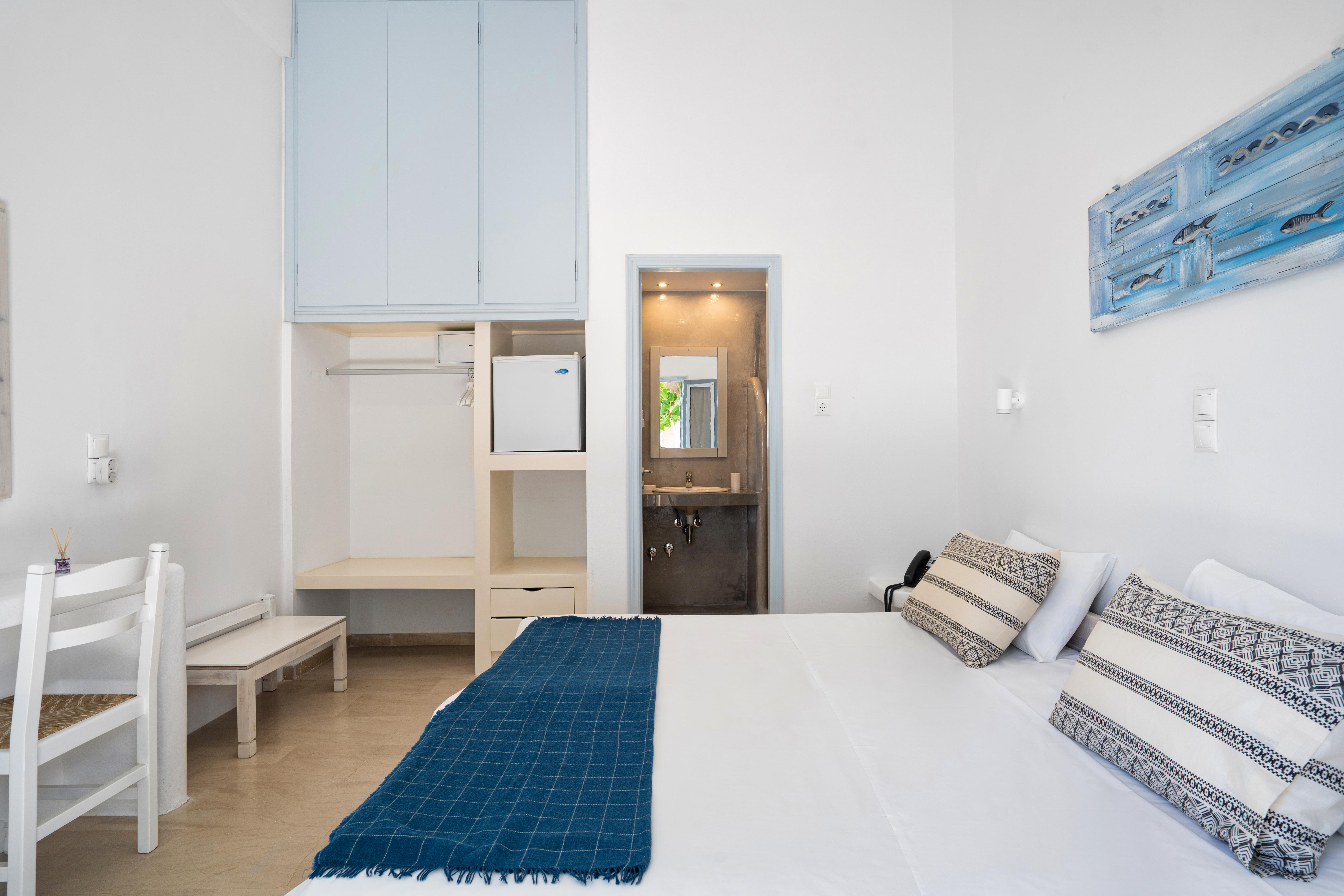 Hotel Iris Науса Екстериор снимка