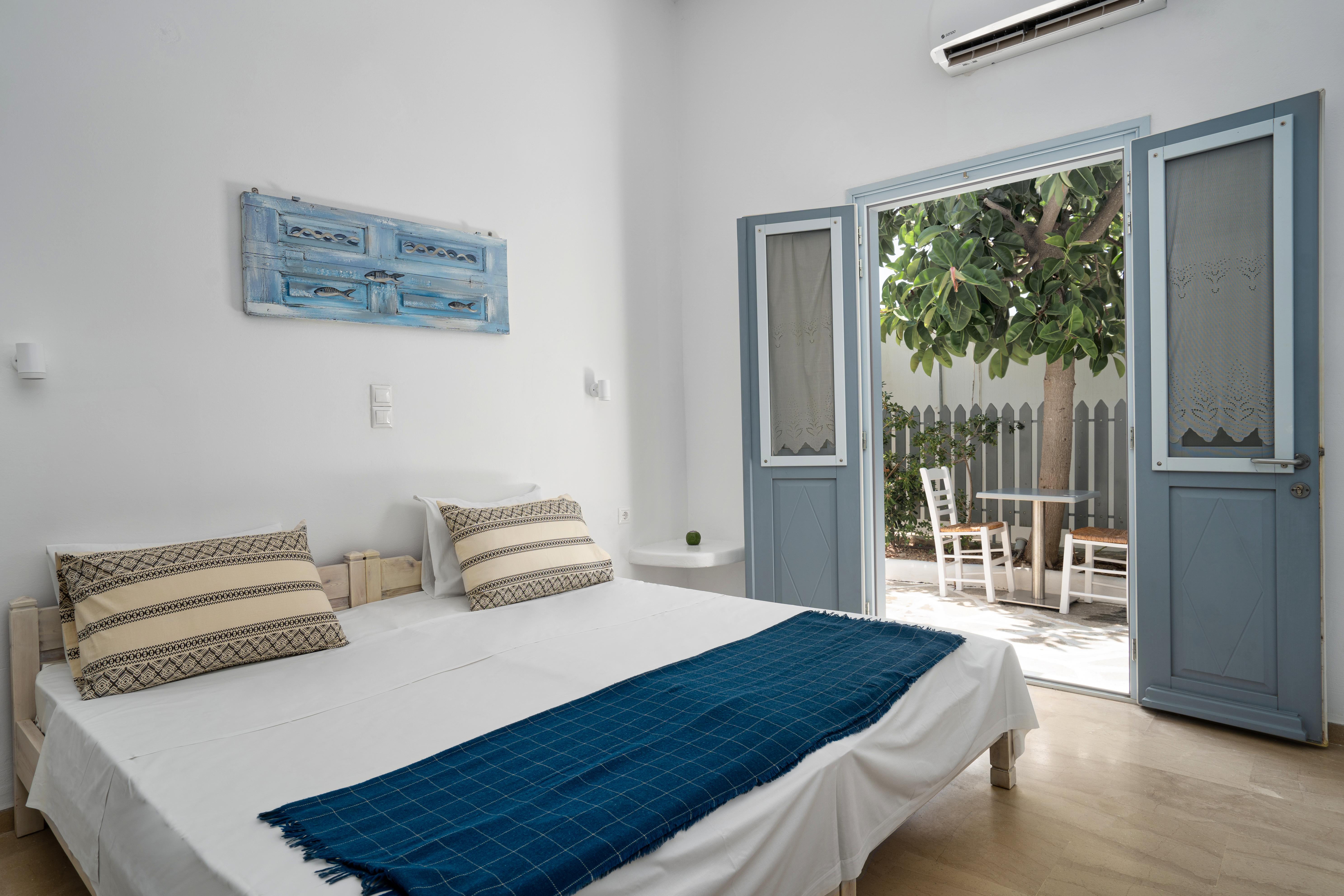 Hotel Iris Науса Екстериор снимка