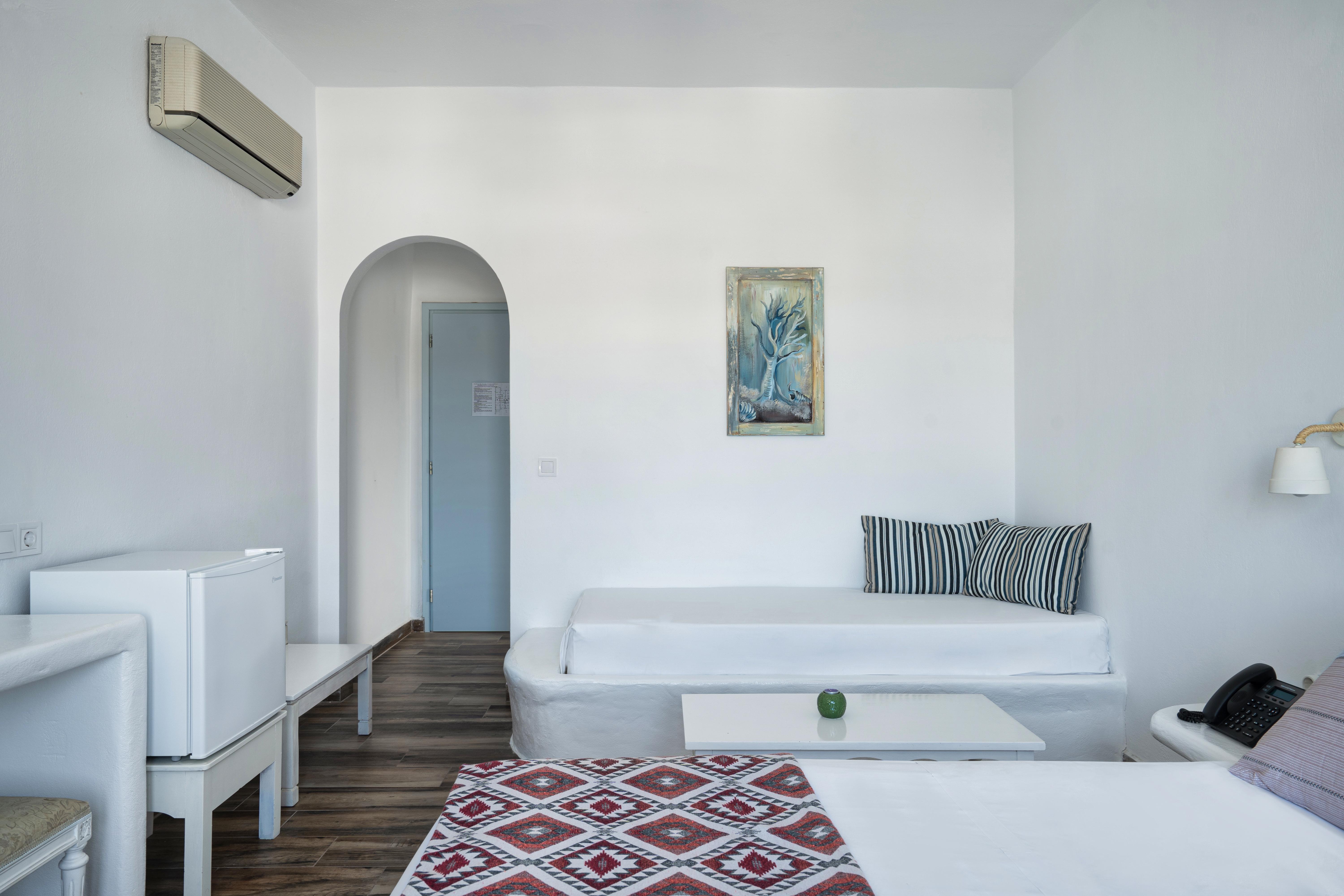 Hotel Iris Науса Екстериор снимка