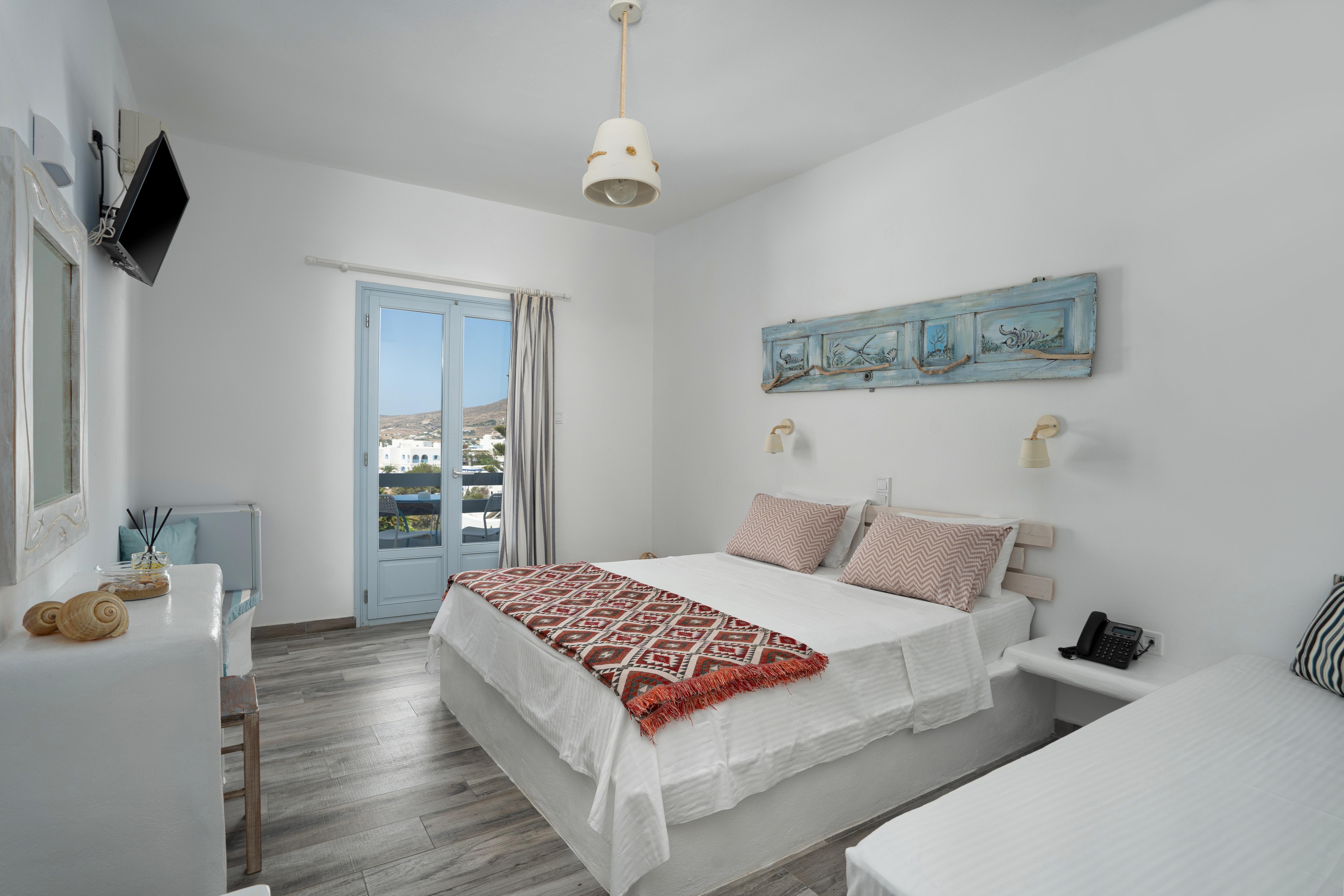 Hotel Iris Науса Екстериор снимка