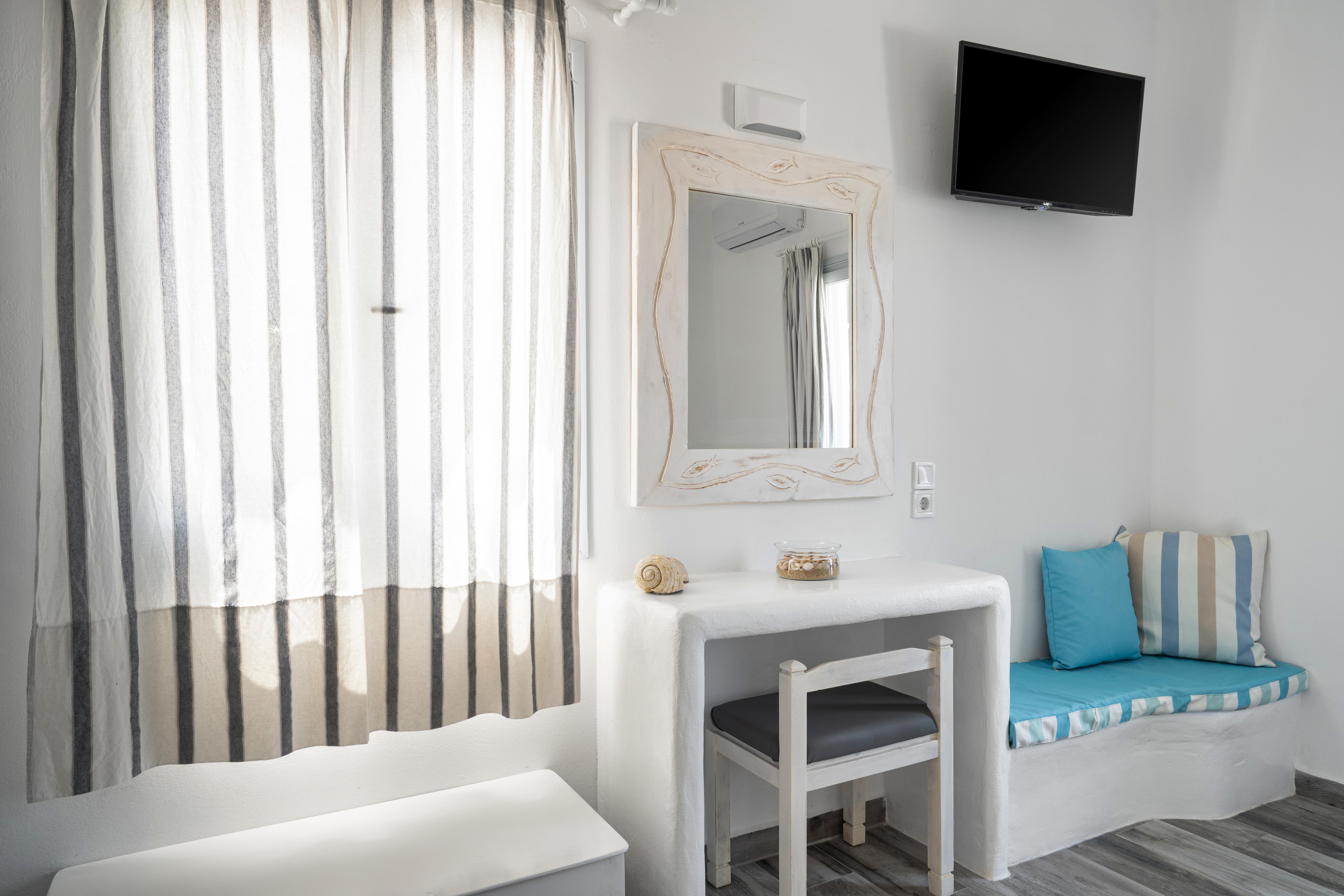 Hotel Iris Науса Екстериор снимка