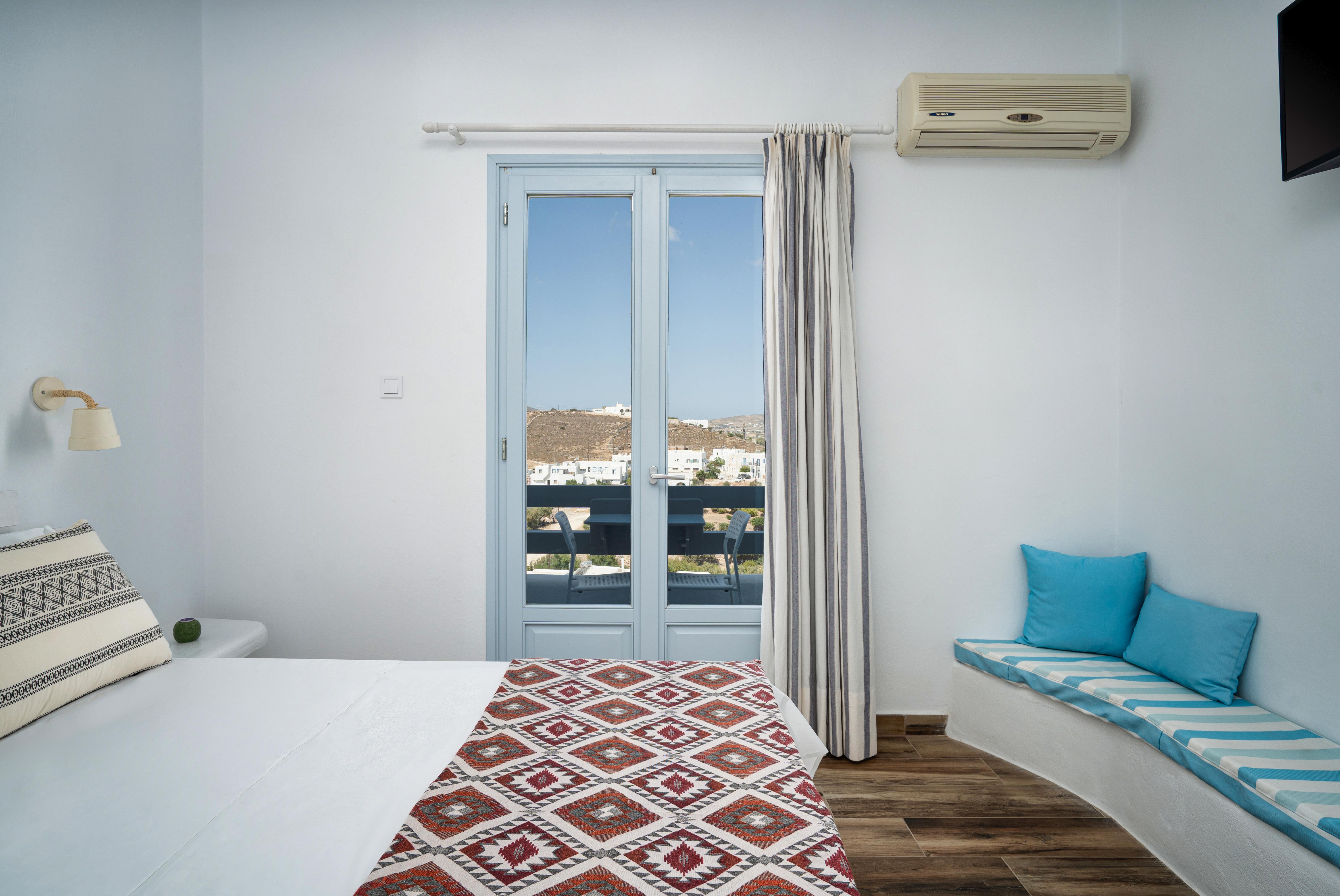 Hotel Iris Науса Екстериор снимка