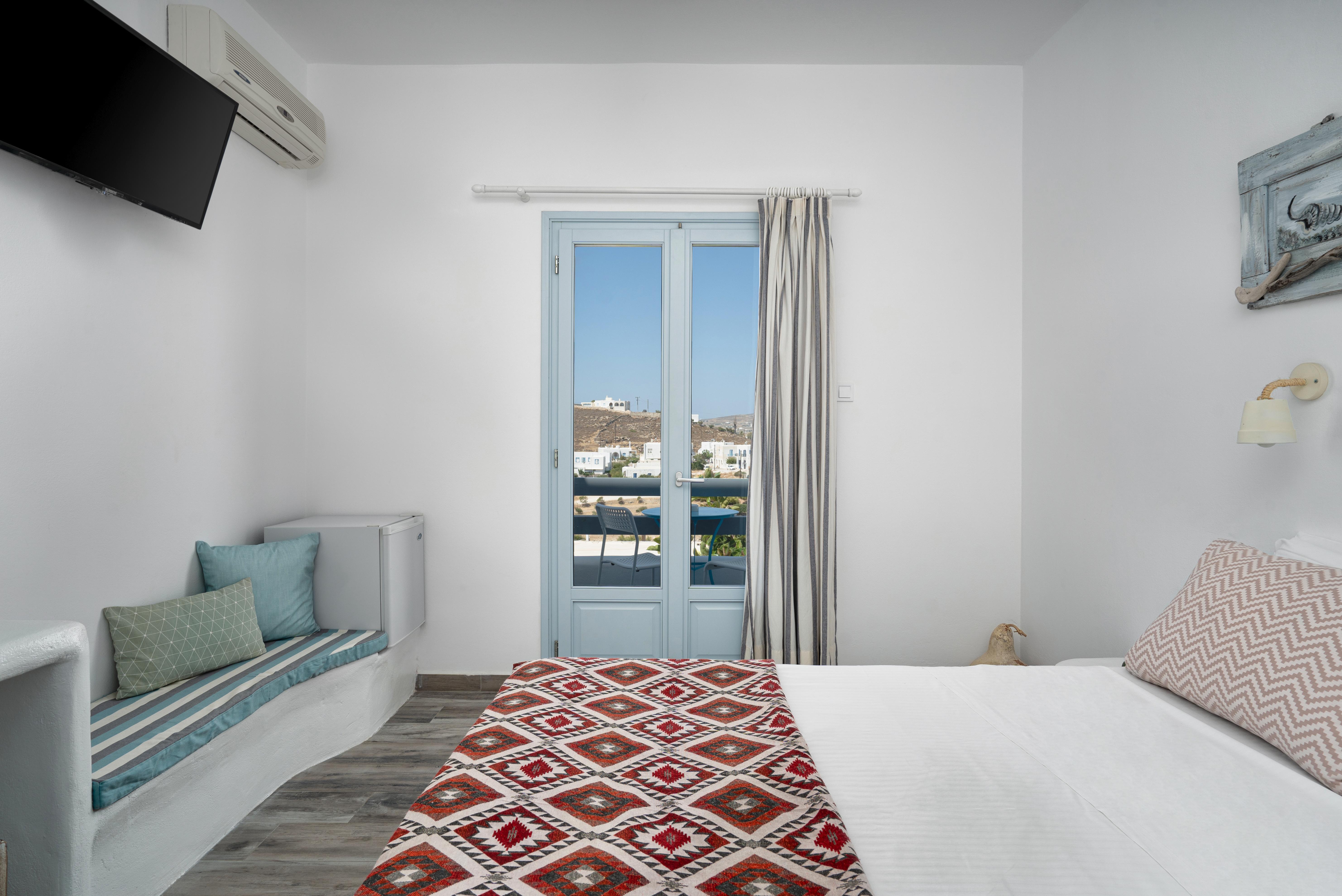 Hotel Iris Науса Екстериор снимка