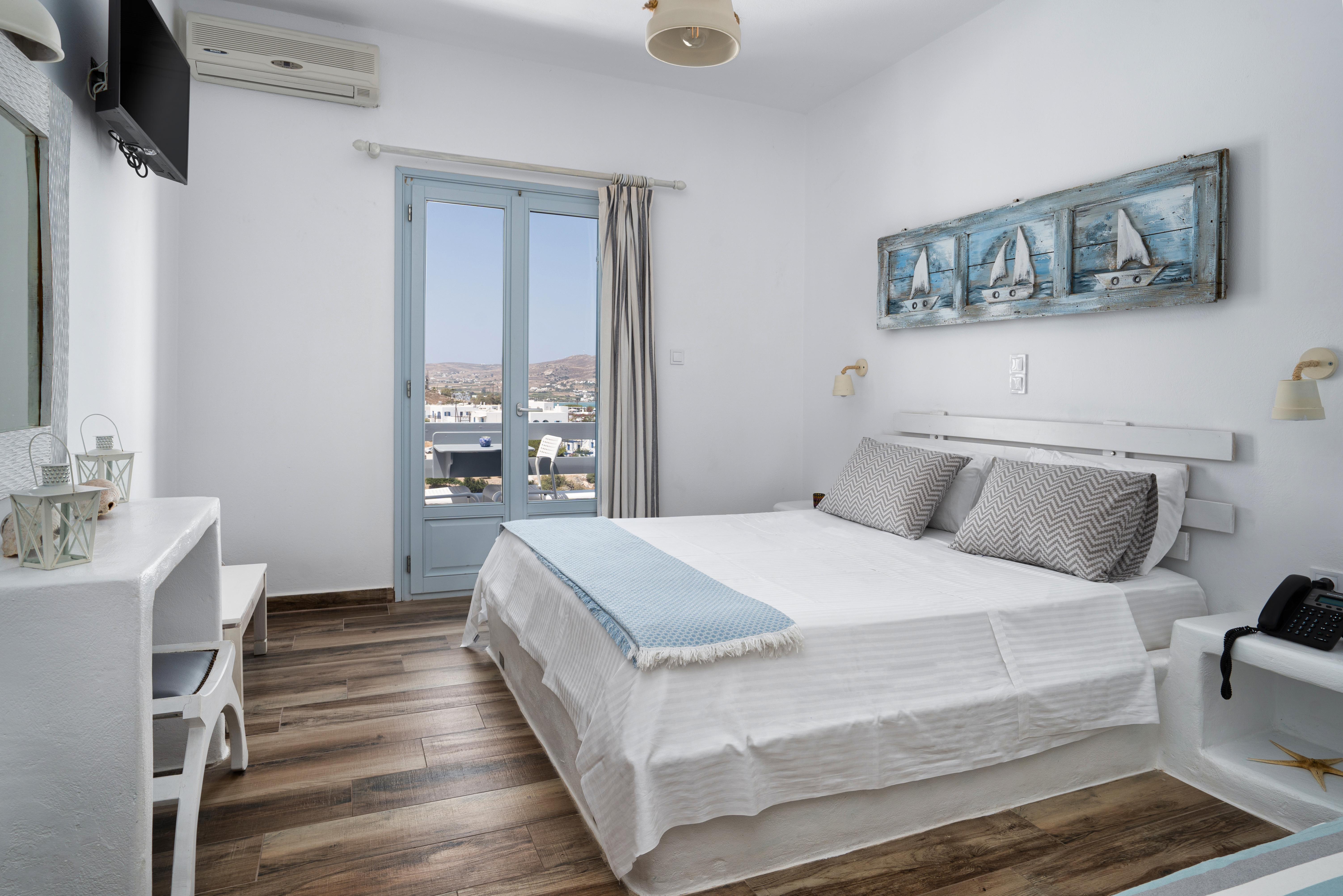 Hotel Iris Науса Екстериор снимка