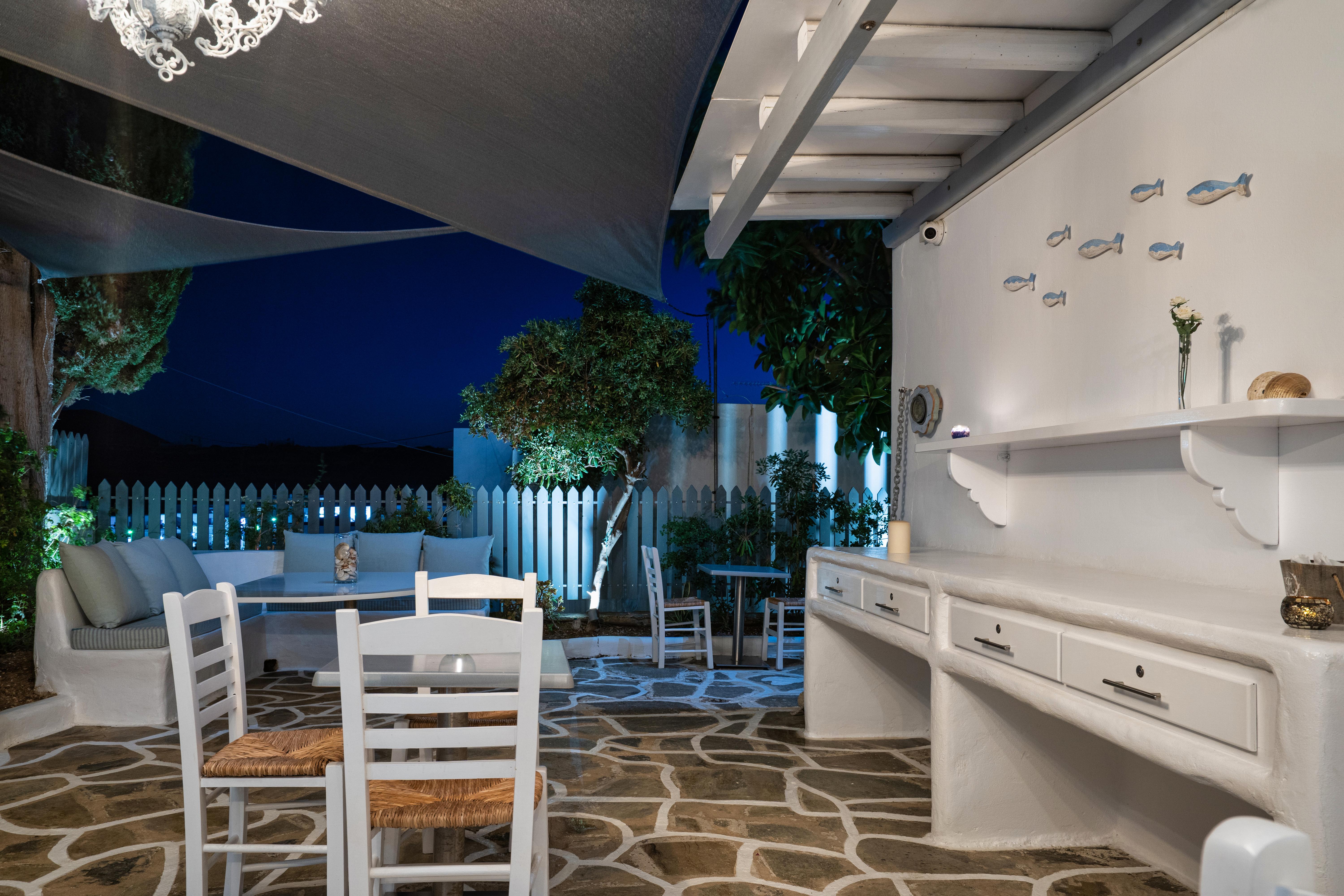 Hotel Iris Науса Екстериор снимка