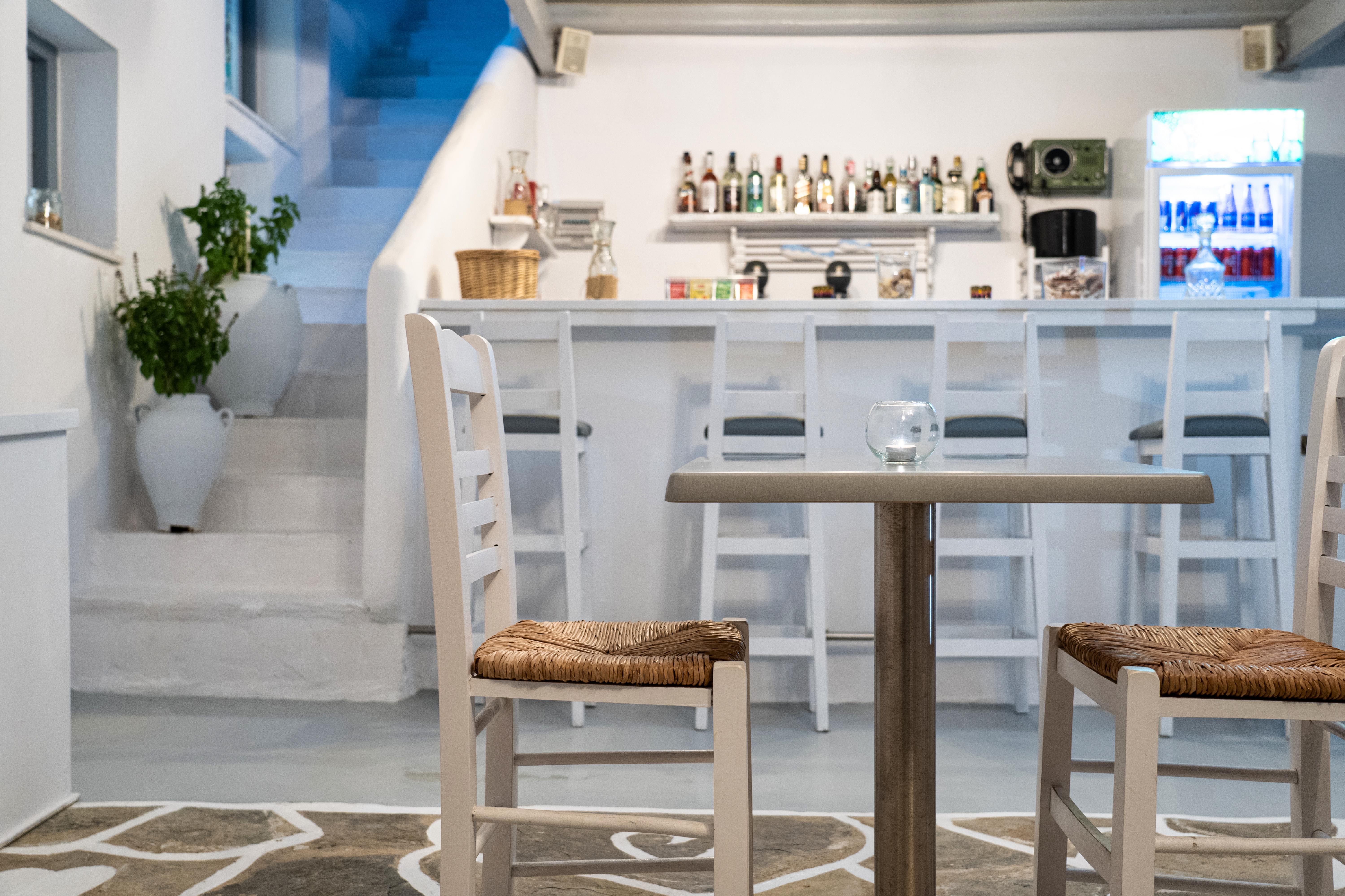 Hotel Iris Науса Екстериор снимка