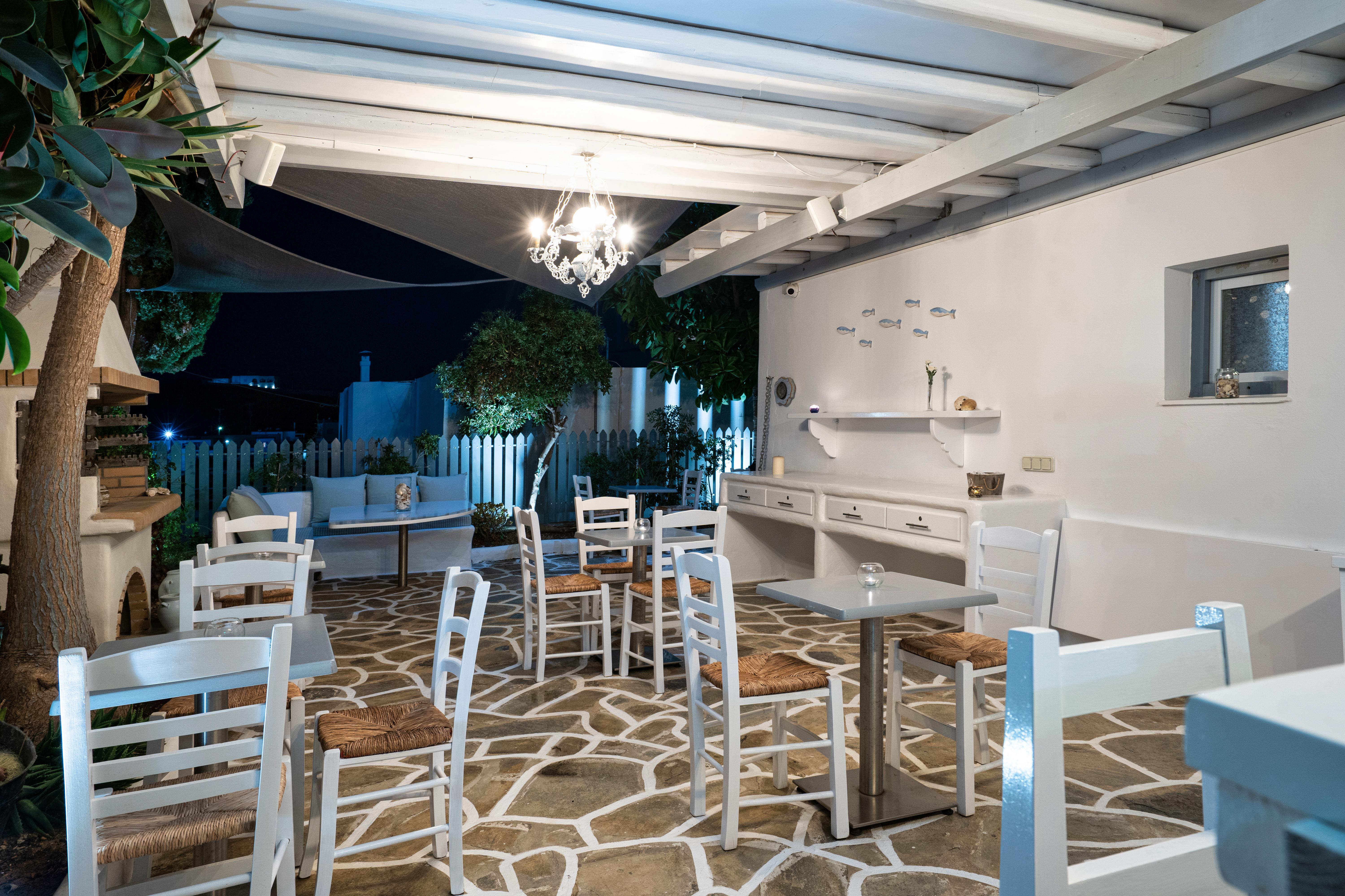 Hotel Iris Науса Екстериор снимка