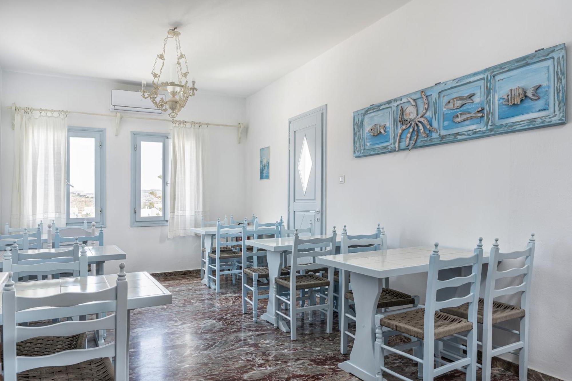Hotel Iris Науса Екстериор снимка